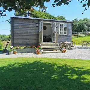 https://elvan-farm-shepherds-hut.exeterhotels.net