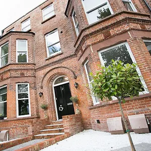 https://queens-quarter-apartment.belfasthotelsireland.com